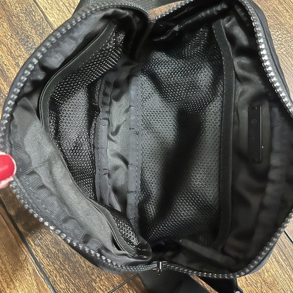 Lululemon Everywhere Belt Bag 1L - Picture 3 of 4